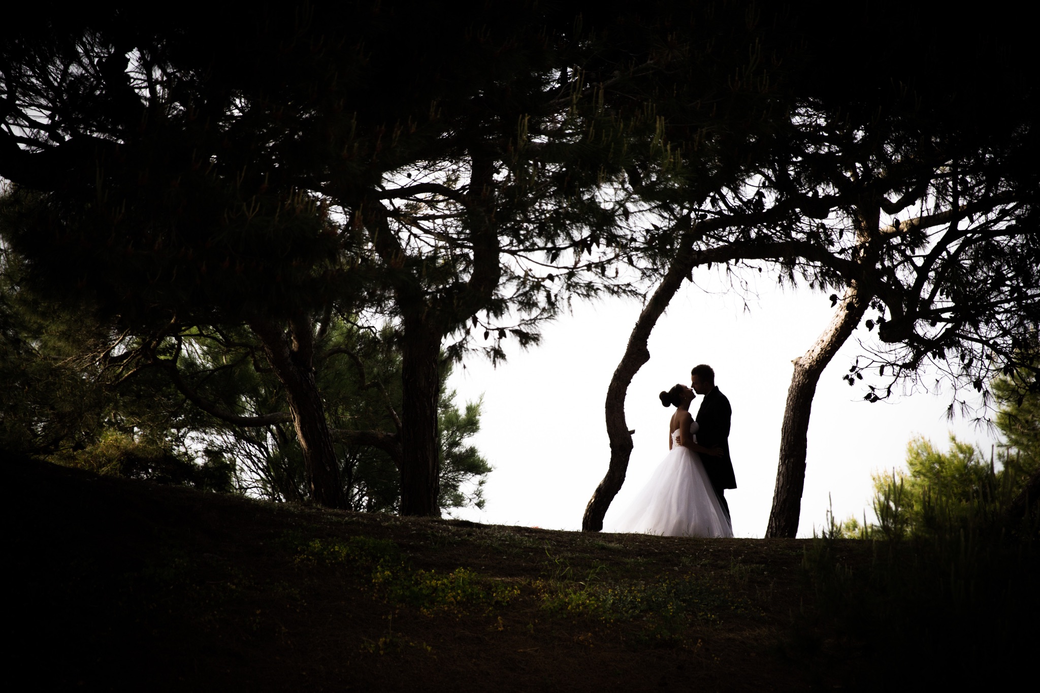 Afterwedding mallorca brautpaar kuesst sich silhouette