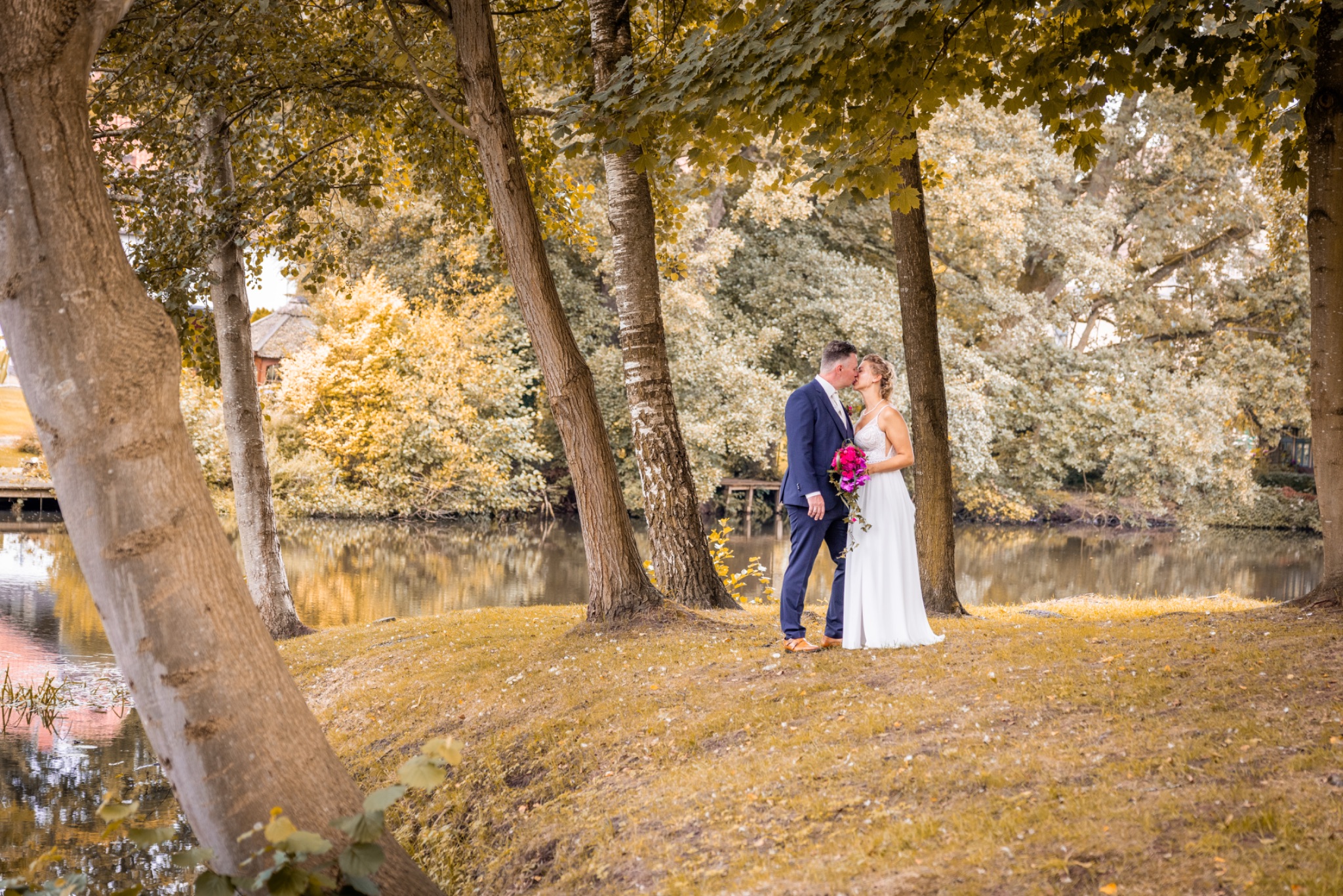 Hochzeitportrait insel baueme kuss