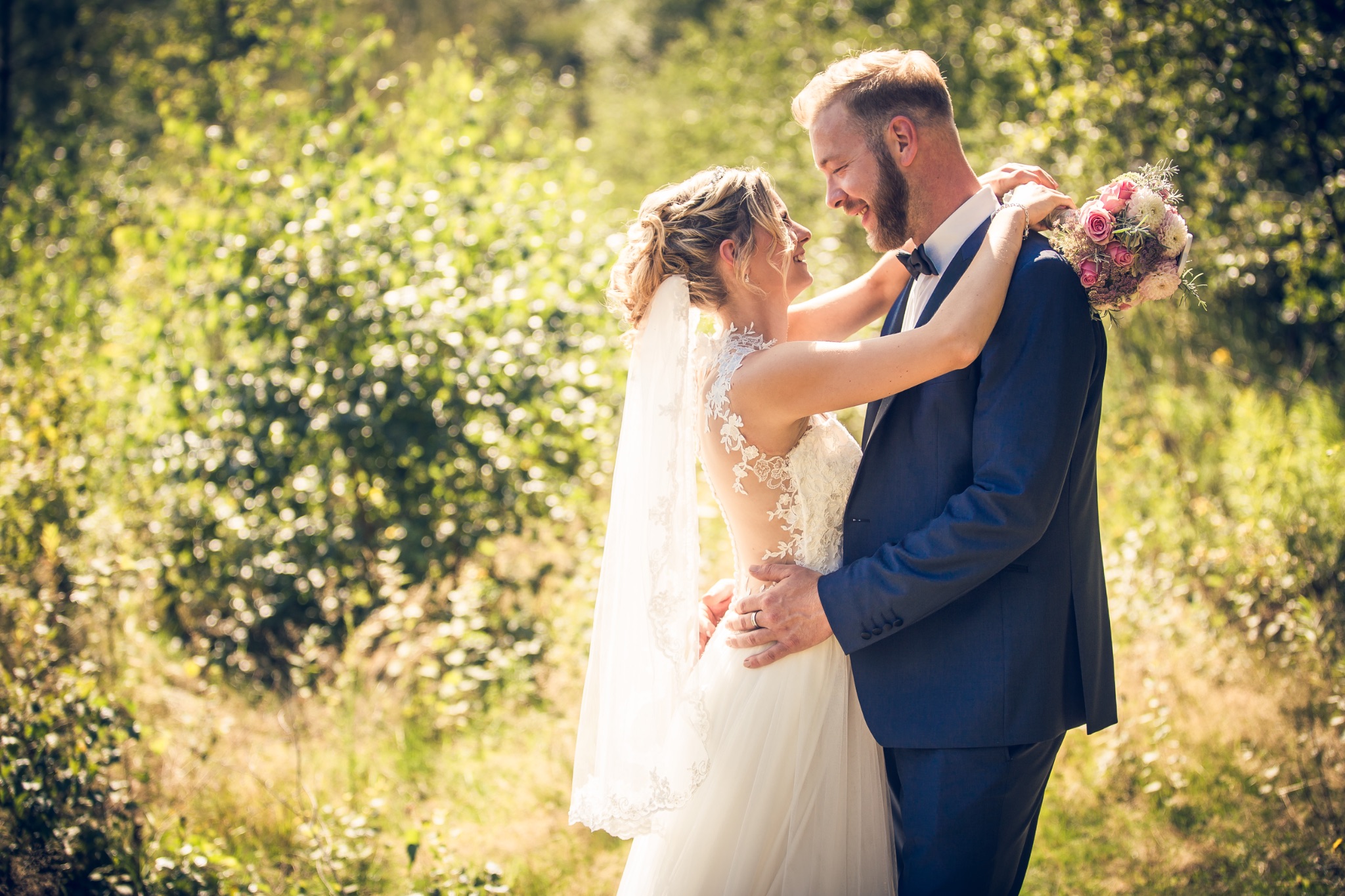 Hochzeitsportrait braut braertgram schauen sich an