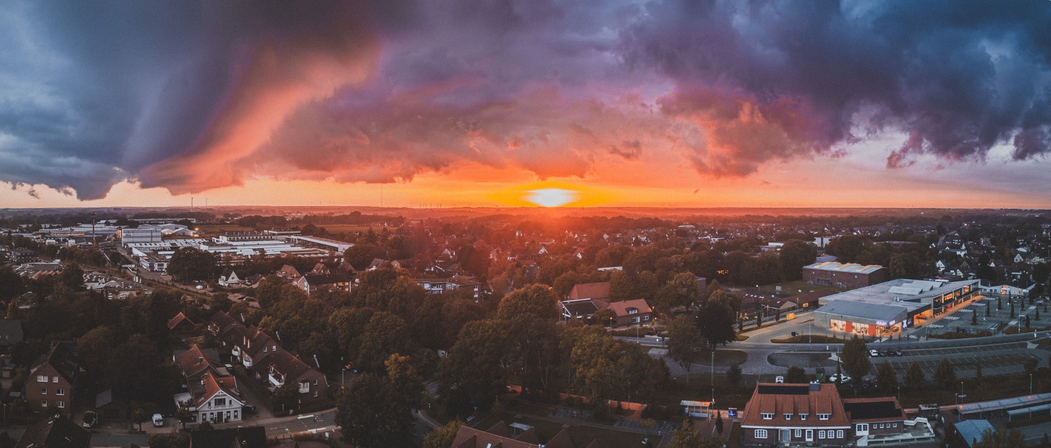 Dramatisscher himmel ganderkesee luftaufnahme