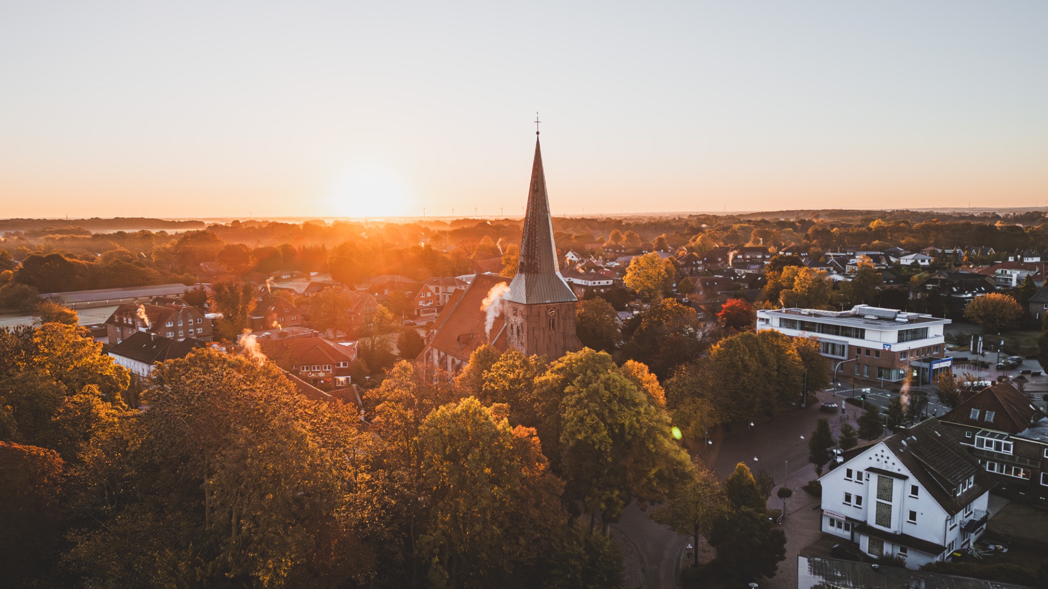 Ganderkesee sonnenaufgang kirche luftaufnahme