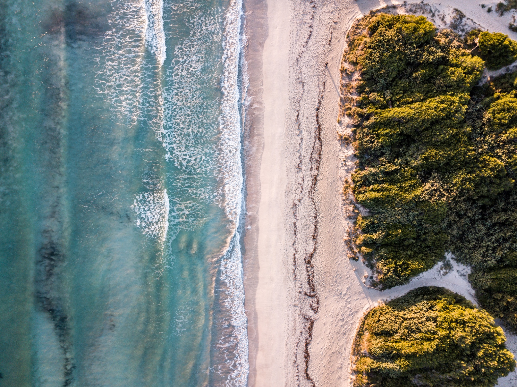 Platja de muro mallorca oben luftaufnahmen