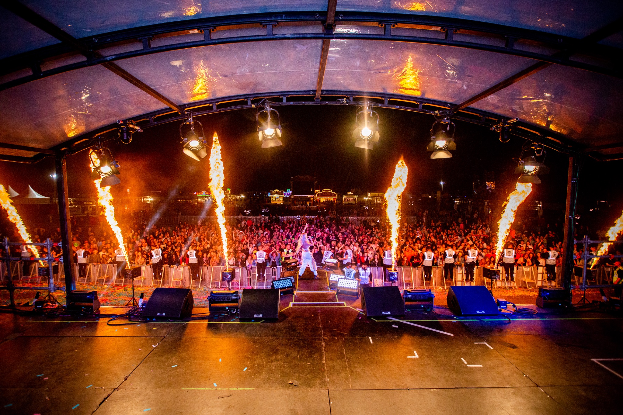 Ladioo mia julia stage feuer