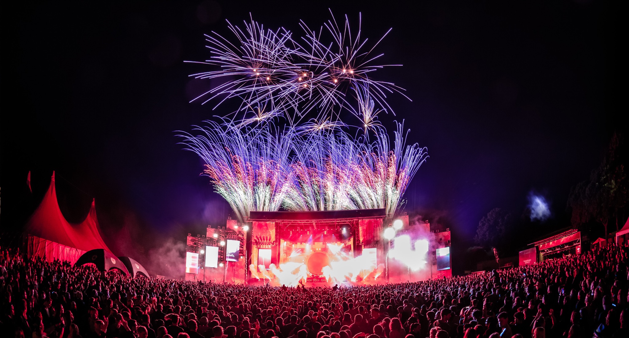 Tante mia tanzt mainstage feuerwerk co2